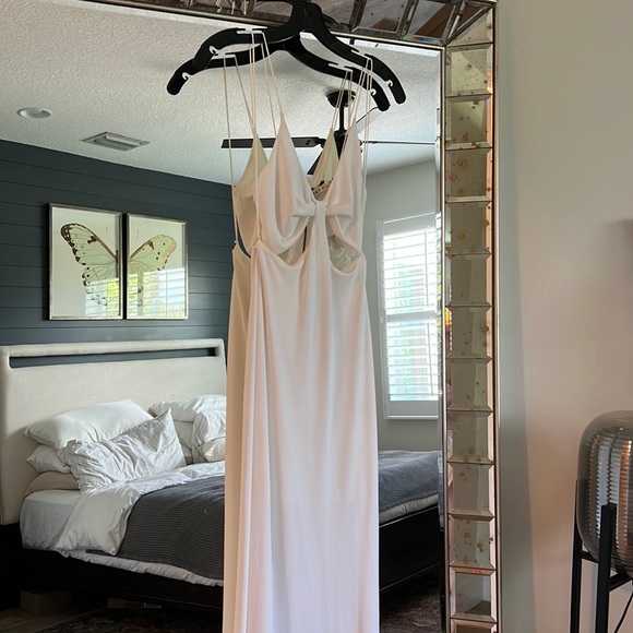 Alice & Olivia - Havana Cut-Out; Midi Dress (in off-white) Brand New w. Tags - Picture 1 of 13